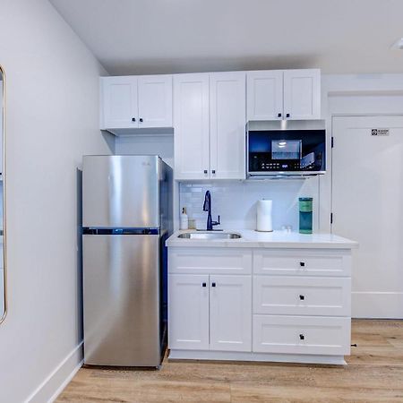 Roaring Tigers Studio Apartment Галвестон Экстерьер фото