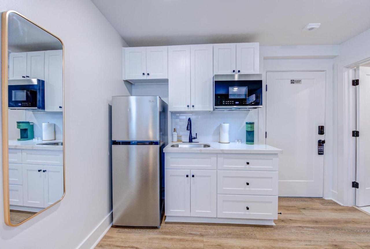 Roaring Tigers Studio Apartment Галвестон Экстерьер фото