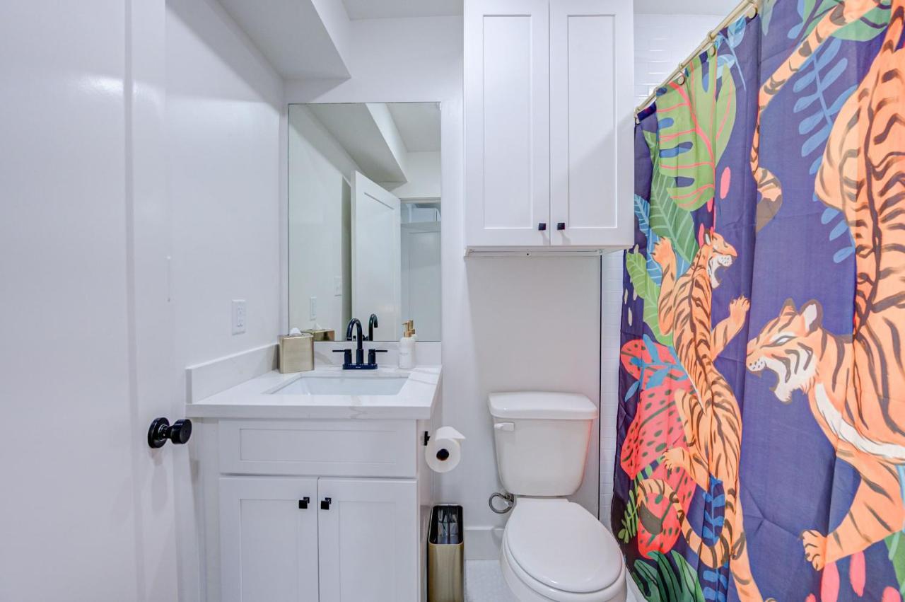 Roaring Tigers Studio Apartment Галвестон Экстерьер фото