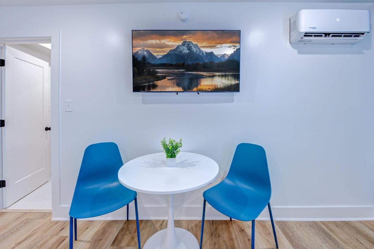 Roaring Tigers Studio Apartment Галвестон Экстерьер фото