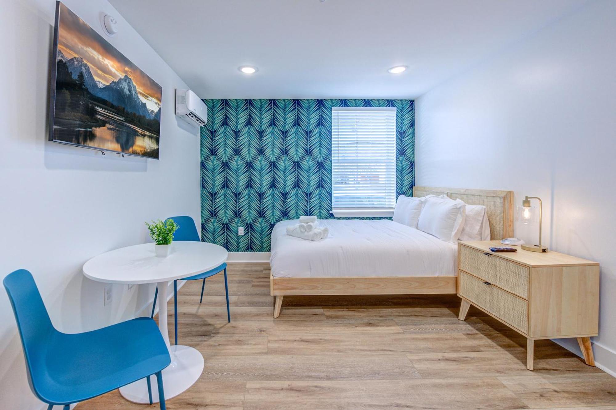 Roaring Tigers Studio Apartment Галвестон Экстерьер фото